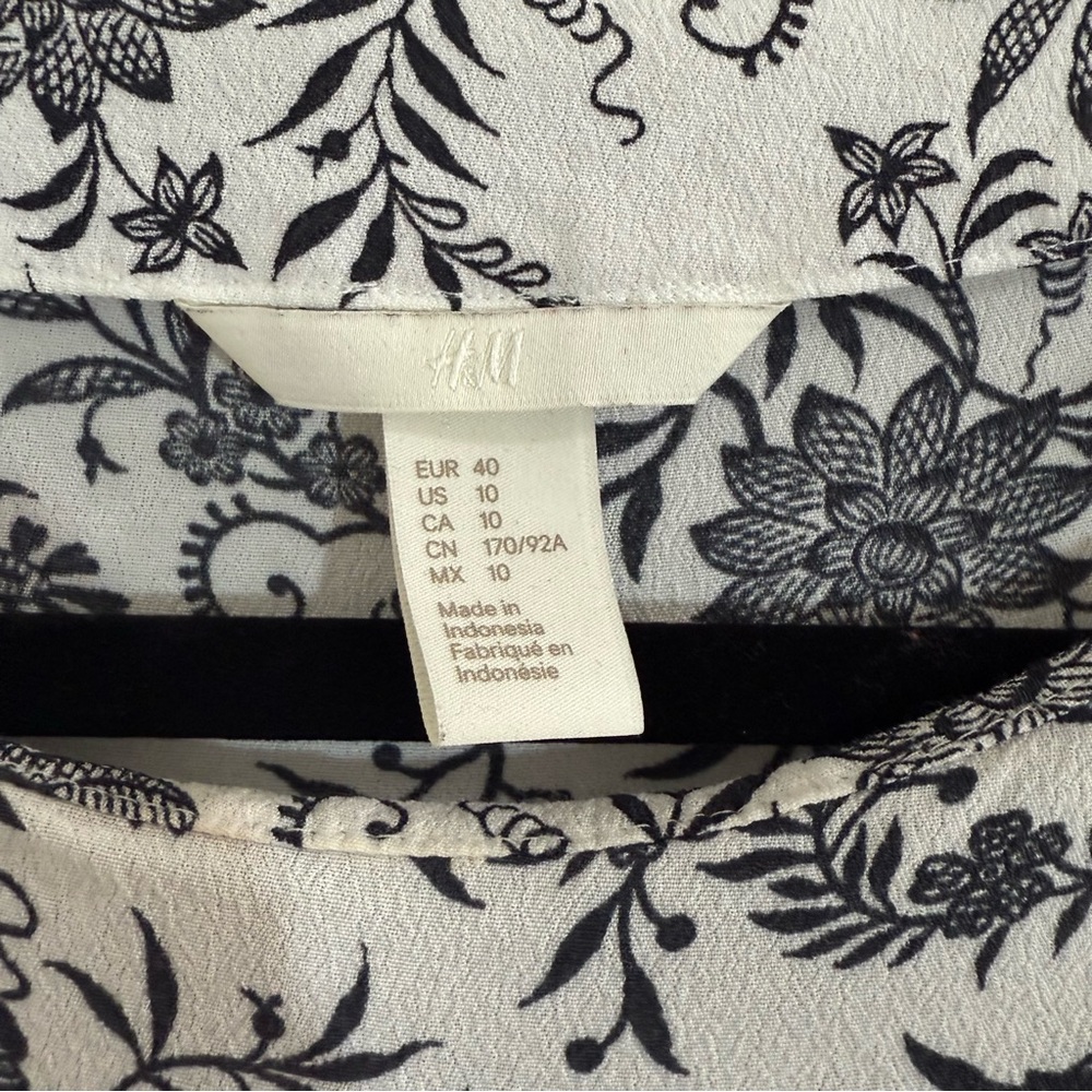 H&M Black and White Boxy Short Sleeve Blouse - Picture 2 of 4